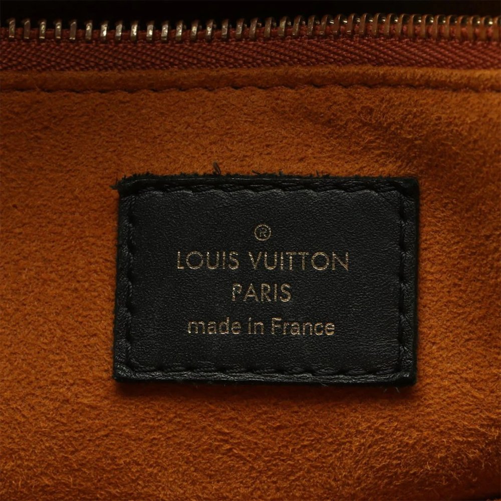 Louis Vuitton OnTheGo GM Tote in Monogram Giant Empreinte Leather - Picture 6 of 13